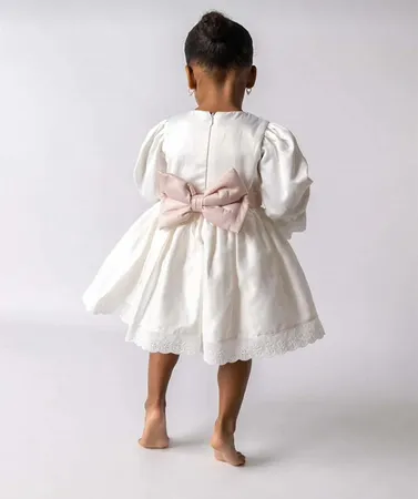 فستان ابيض ربيعي مميز