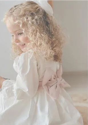 فستان ابيض ربيعي مميز